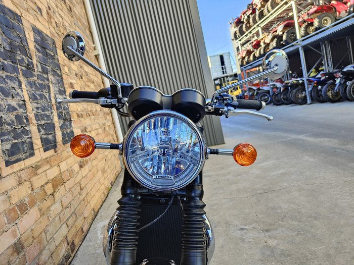 2025 TRIUMPH BONNEVILLE T120 ROAD JET BLACK