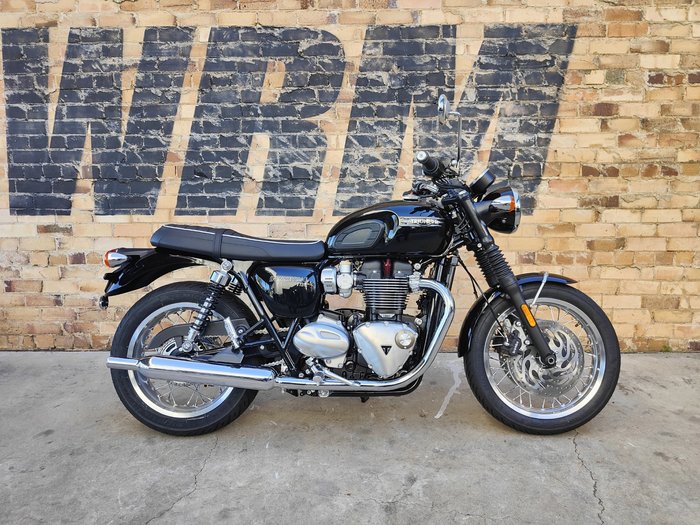 2025 TRIUMPH BONNEVILLE T120 ROAD JET BLACK