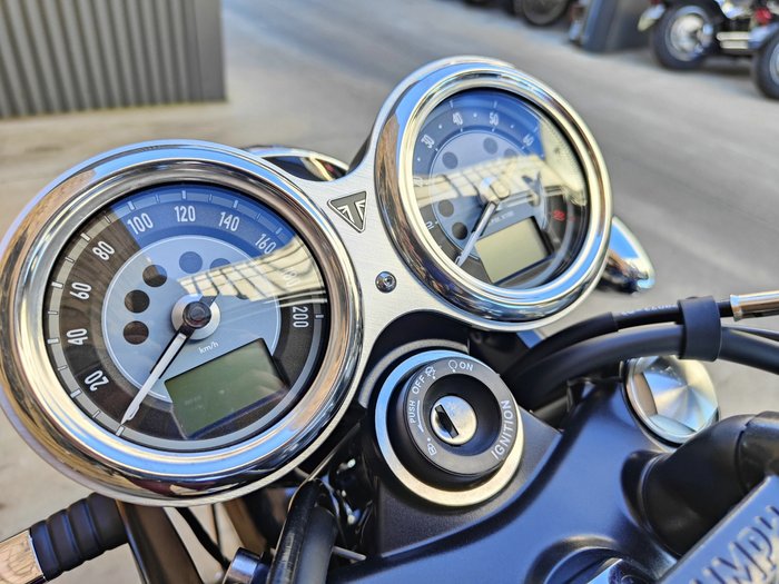 2025 TRIUMPH BONNEVILLE T120 ROAD JET BLACK
