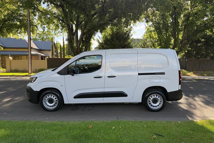 2025 Peugeot Partner Pro