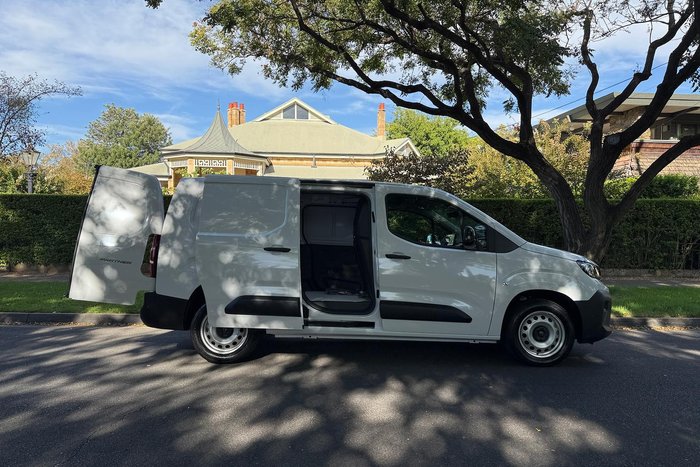 2025 Peugeot Partner Pro