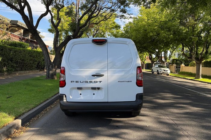 2025 Peugeot Partner Pro