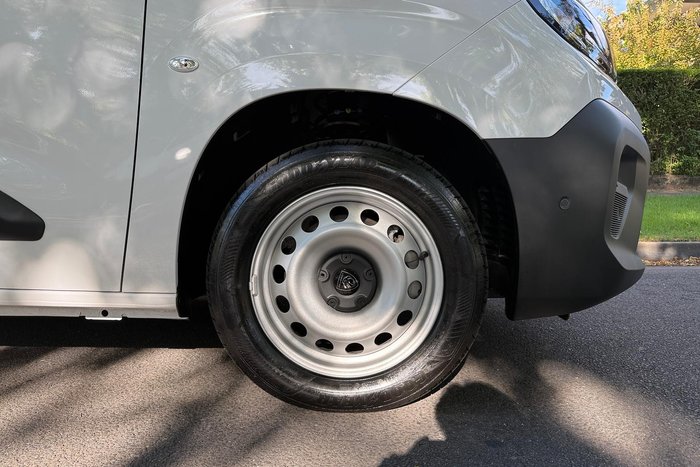 2025 Peugeot Partner Pro