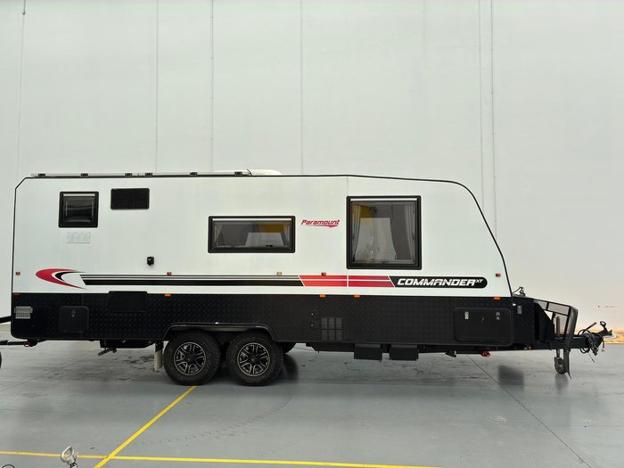 2016 Paramount Commander