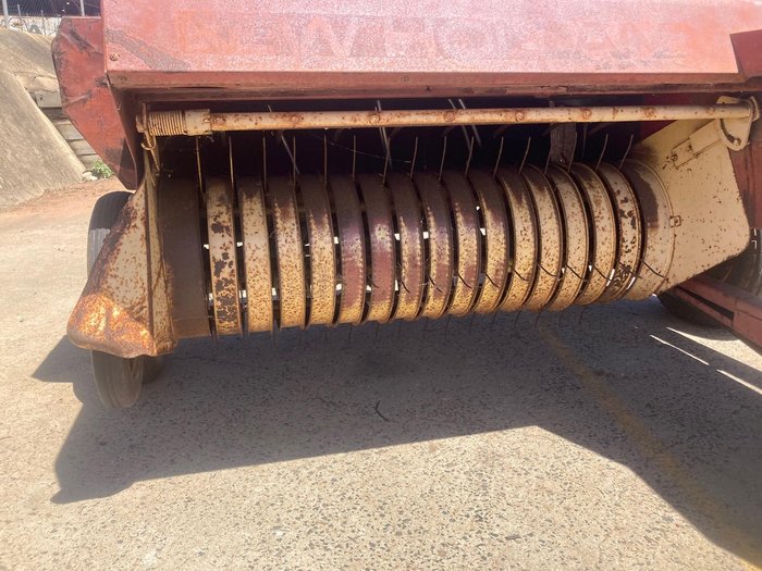 New Holland 275 Baler