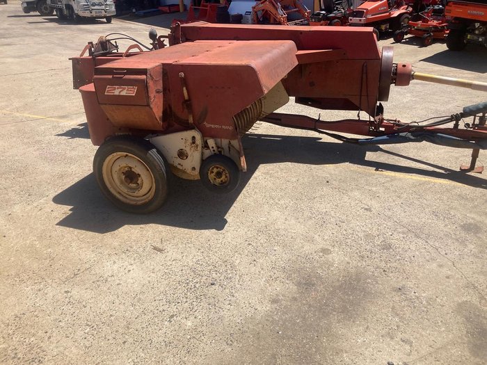 New Holland 275 Baler