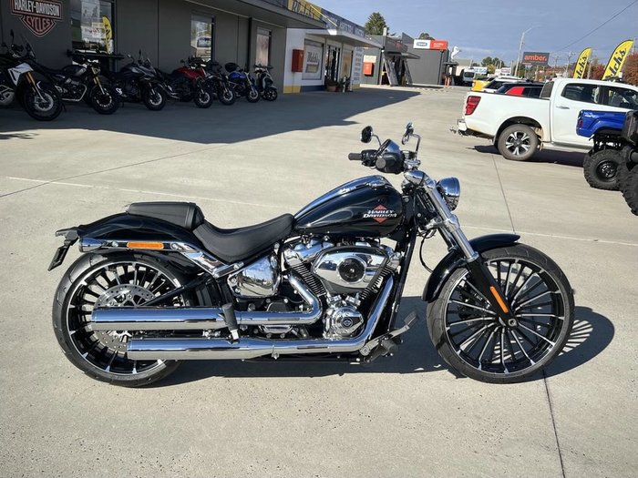 HARLEY-DAVIDSON BREAKOUT 117 (FXBR) ROAD SOFTAIL Midnight Firest