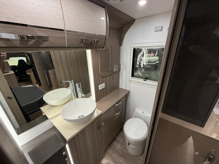 2024 Avan Ovation M7