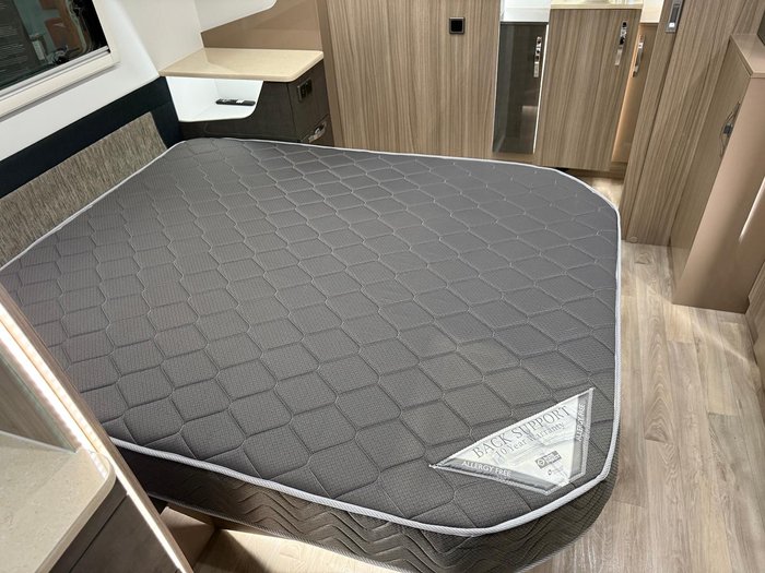 2024 Avan Ovation M7