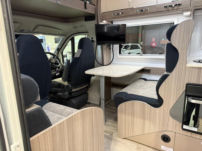 2024 Avan Ovation M7