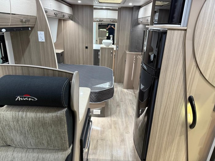 2024 Avan Ovation M7