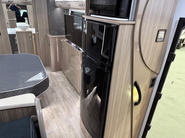 2024 Avan Ovation M7