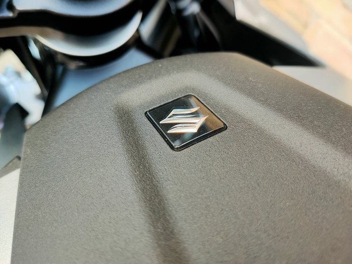 2025 SUZUKI GSX-8R ROAD SILVER