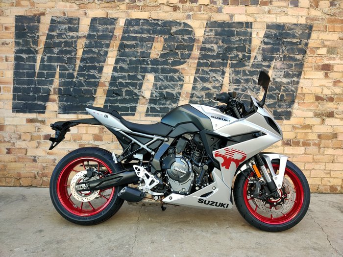 2025 SUZUKI GSX-8R ROAD SILVER