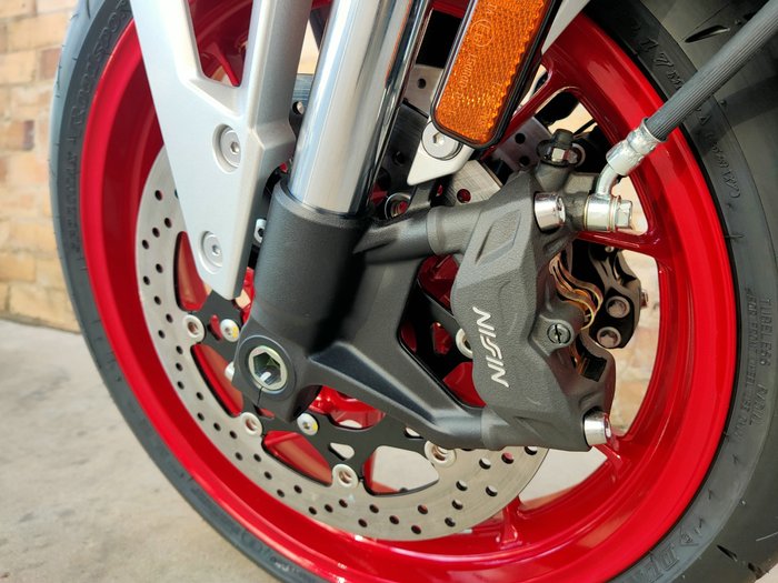 2025 SUZUKI GSX-8R ROAD SILVER