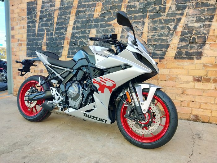 2025 SUZUKI GSX-8R ROAD SILVER