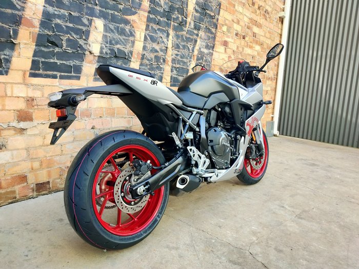 2025 SUZUKI GSX-8R ROAD SILVER