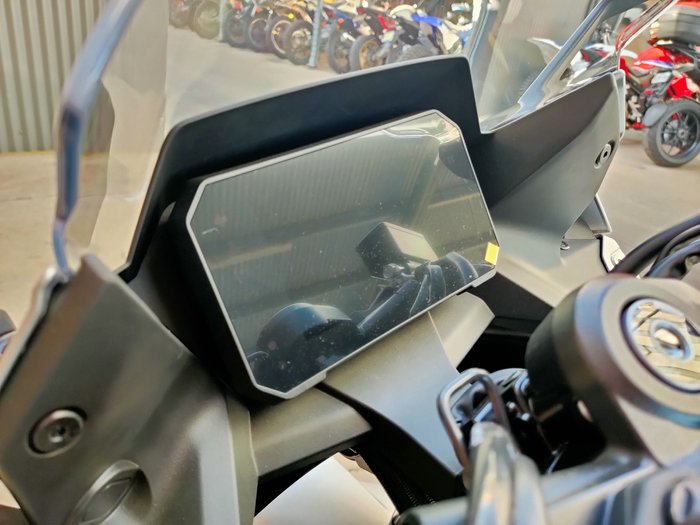 2025 SUZUKI GSX-8R ROAD SILVER