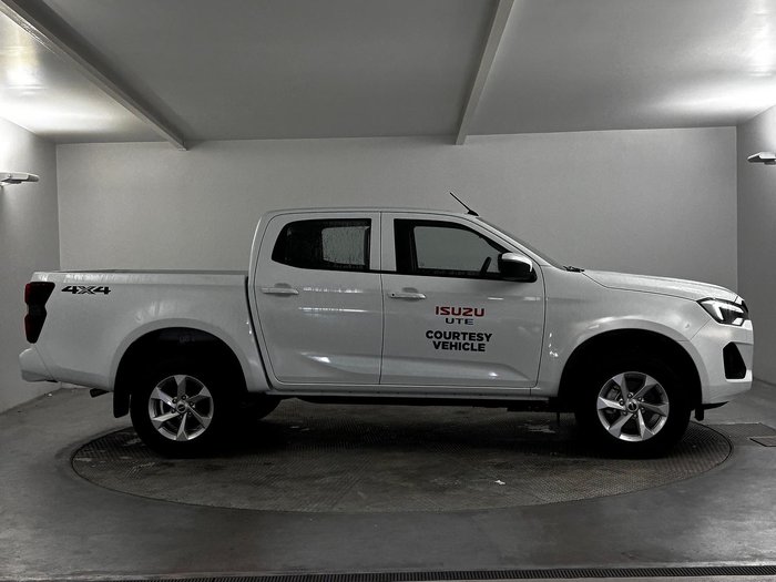 2024 Isuzu D-MAX LS-M