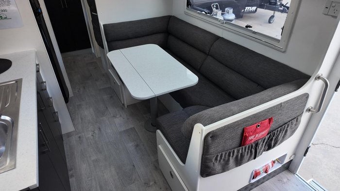 2018 New Age Caravans Manta Ray Mr22bes2