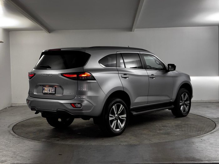 2024 Isuzu MU-X LS-T