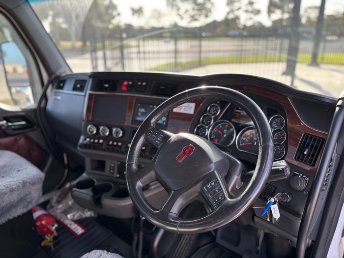 2023 Kenworth T610SAR WHITE
