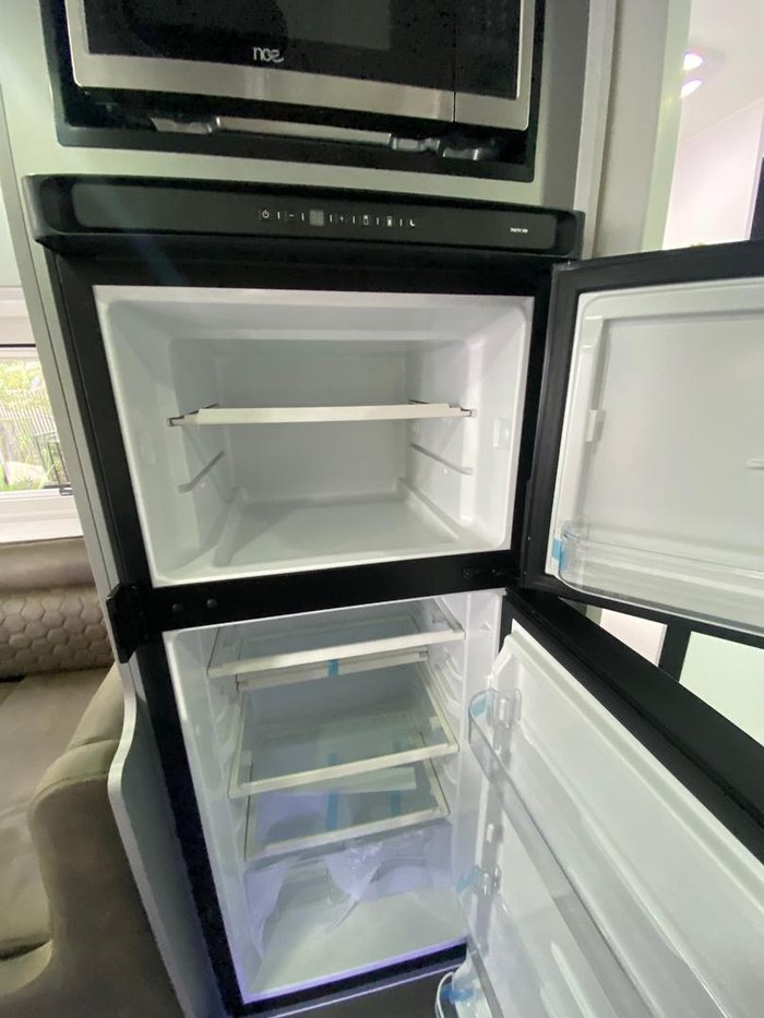 2025 Platinum 20.6 Cxr Large Ensuite Massive Savings $$
