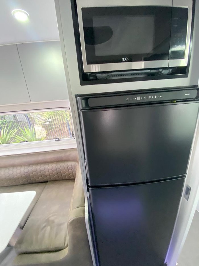 2025 Platinum 20.6 Cxr Large Ensuite Massive Savings $$