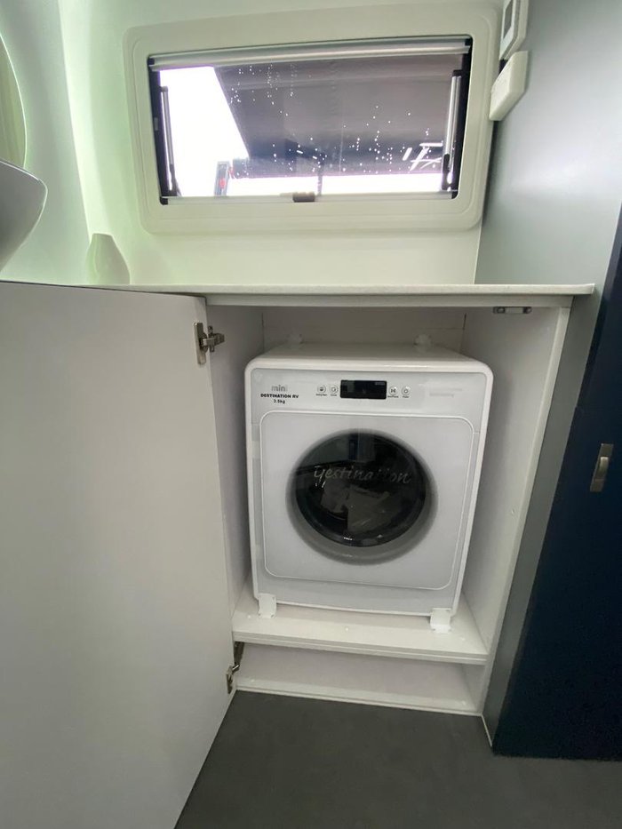 2025 Platinum 20.6 Cxr Large Ensuite Massive Savings $$