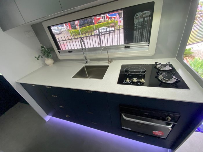 2025 Platinum 20.6 Cxr Large Ensuite Massive Savings $$