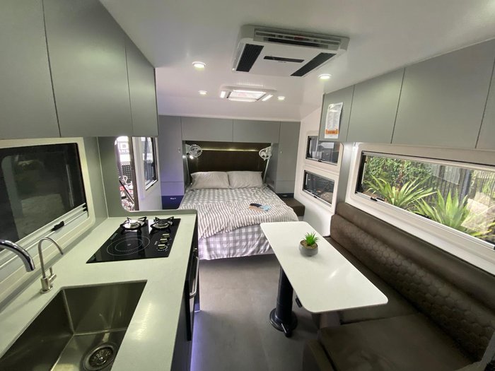 2025 Platinum 20.6 Cxr Large Ensuite Massive Savings $$