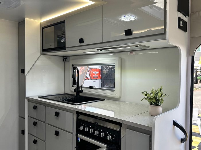 2025 JB Caravans Dirt Road Extreme 19'6 Fd