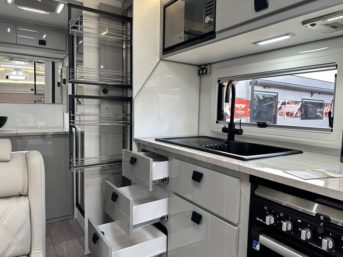 2025 JB Caravans Dirt Road Extreme 19'6 Fd