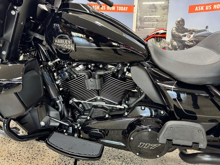 2025 Harley-Davidson Street Glide Ultra 117 (FLHXU) Touring Black
