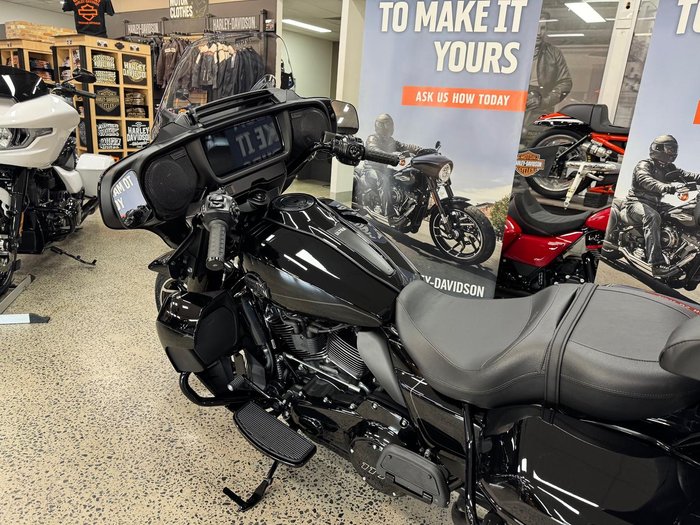 2025 Harley-Davidson Street Glide Ultra 117 (FLHXU) Touring Black