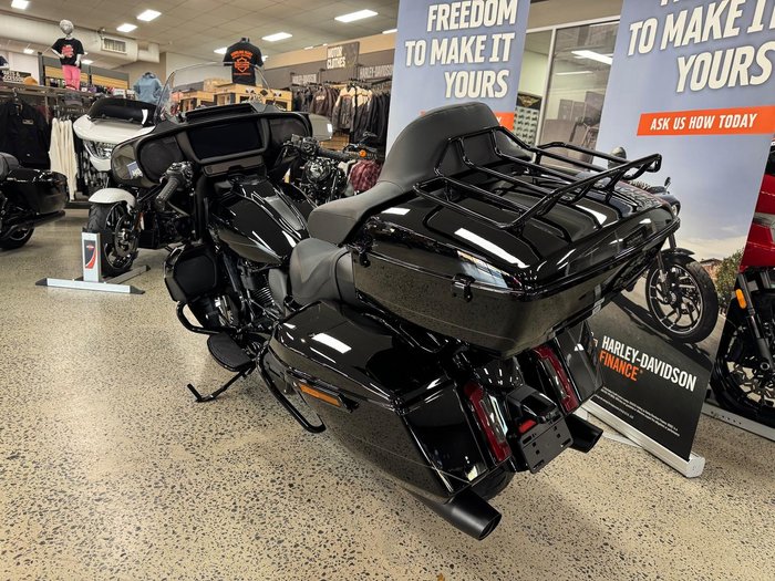 2025 Harley-Davidson Street Glide Ultra 117 (FLHXU) Touring Black
