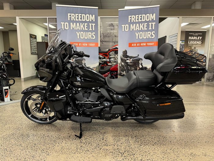 2025 Harley-Davidson Street Glide Ultra 117 (FLHXU) Touring Black