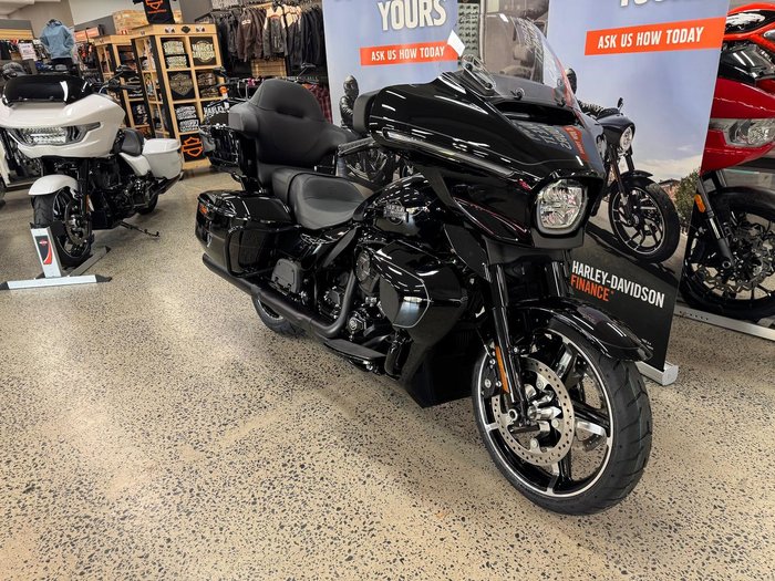 2025 Harley-Davidson Street Glide Ultra 117 (FLHXU) Touring Black
