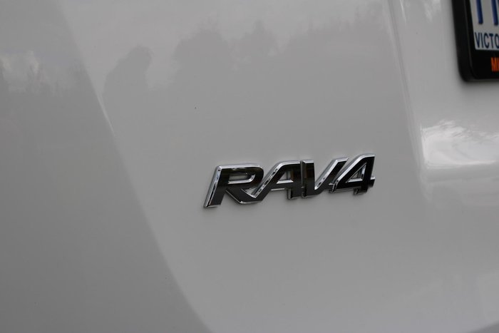 2018 Toyota RAV4 GX ZSA42R Glacier White