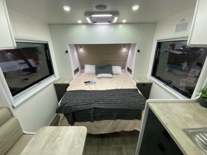 2025 Vivid Caravans EXPLORER 18