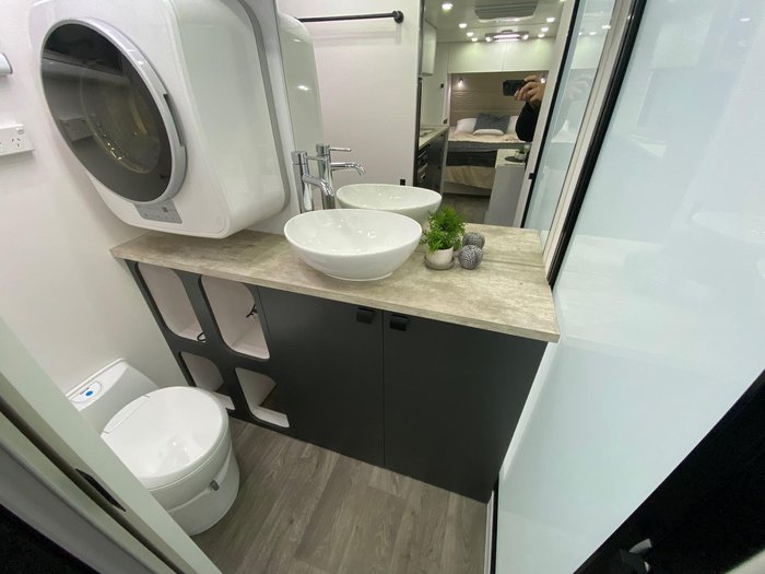 2025 Vivid Caravans EXPLORER 18