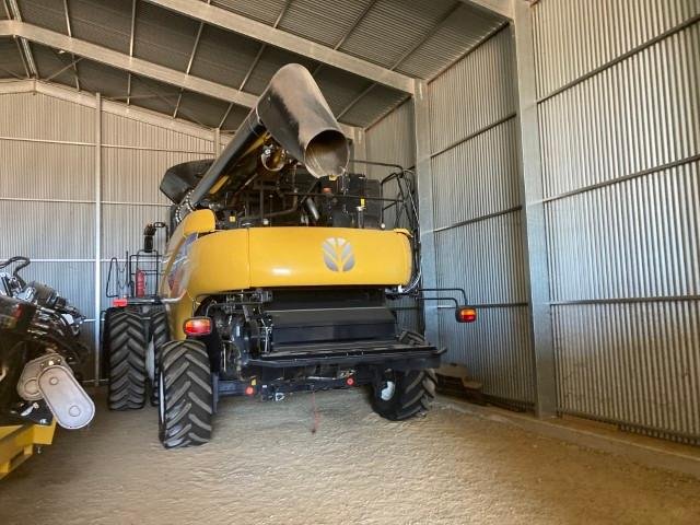 2015 New Holland Cr8.90