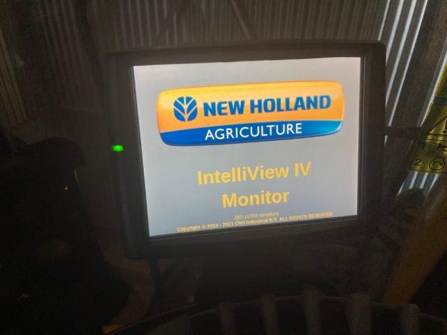 2015 New Holland Cr8.90