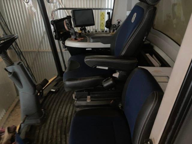 2015 New Holland Cr8.90