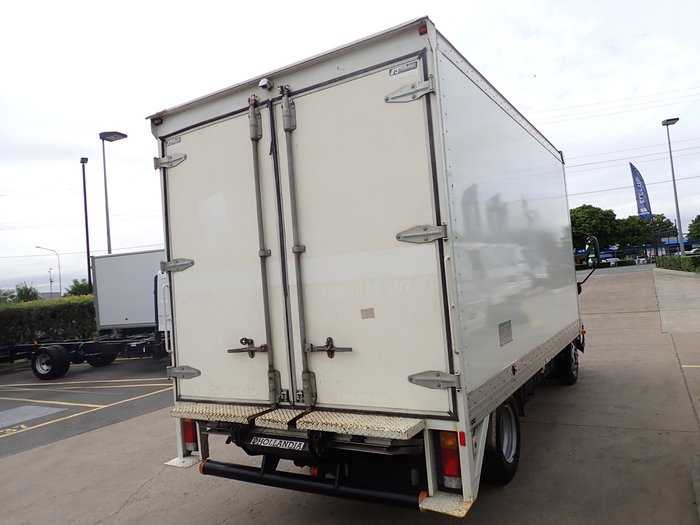 2017 HINO DUTRO 300
