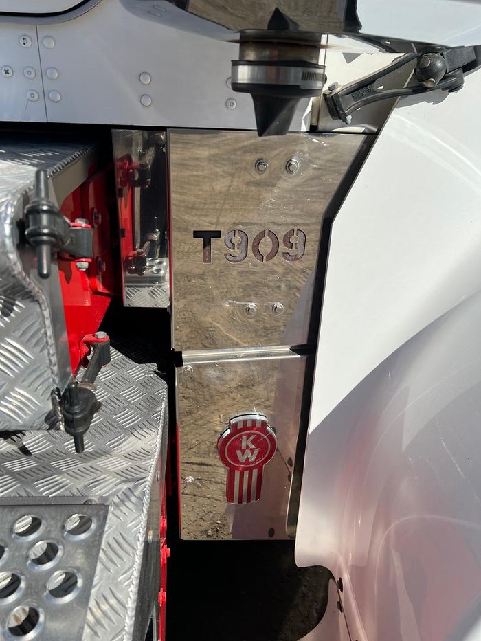 2017 Kenworth T909 6X4 Prime Mover. 155 Tonne Gcm. B DOUBLE/ROAD TRAIN