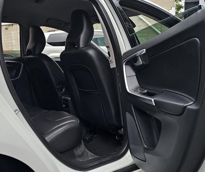 2014 Volvo XC60 D4 Luxury MY14 Crystal White