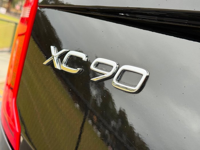 2017 Volvo XC90 T8 R-Design