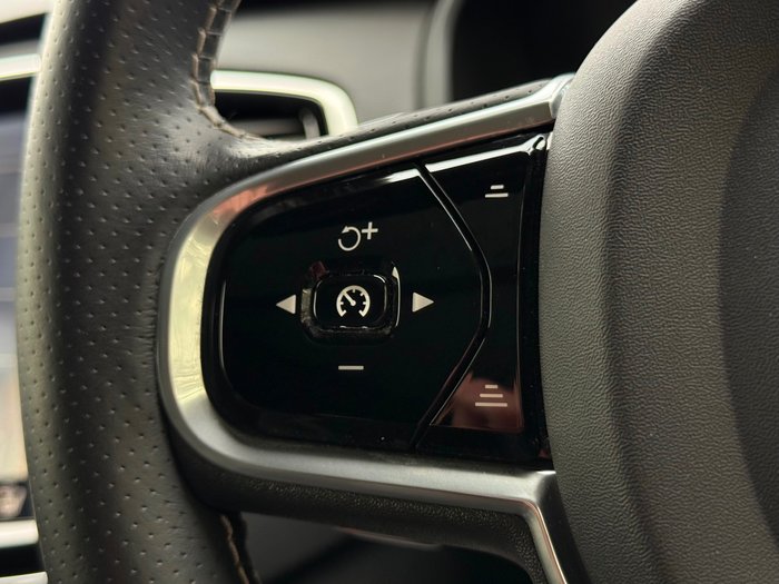 2017 Volvo XC90 T8 R-Design