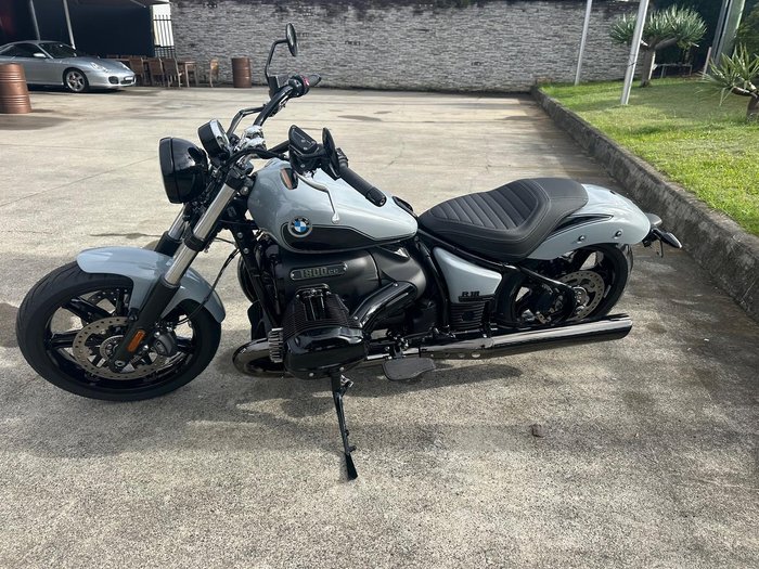 2025 BMW R 18 Blacked Out